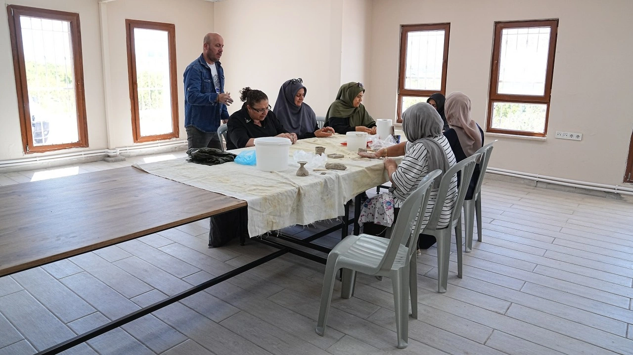 Çok Sayıda Kadın Eğitimlere Katılıyor