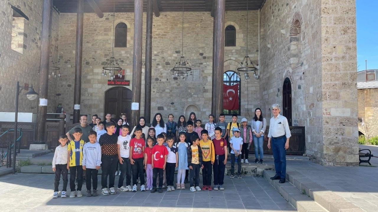İlçemizde Öğrencilere Yönelik Tarih ve Kültür Gezisi Düzenlendi