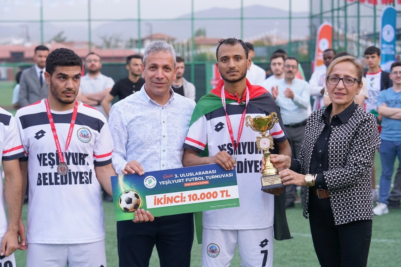 Mini Dünya Kupası’ temalı Ödüllü ‘3.Uluslararası Yeşilyurt Futbol Turnuvası Sona Erdi