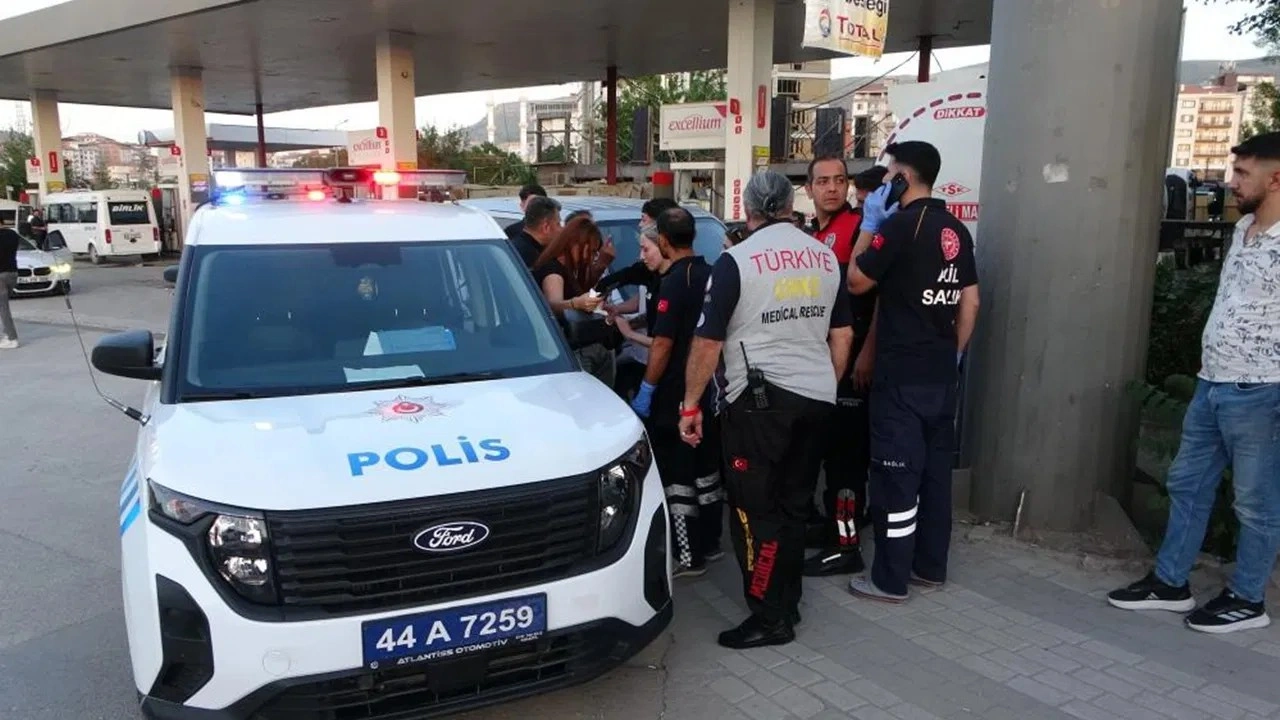 Otobüste tartıştılar: İndikleri durakta birbirlerini bıçakladılar!