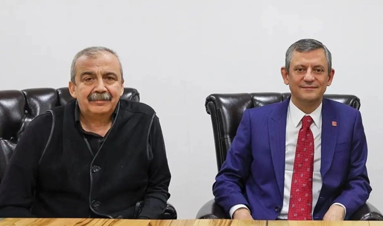 Özgür Özel'den Sırrı Süreyya Önder için mesaj: Ömrünü barış yolunda harcadığına şahidiz