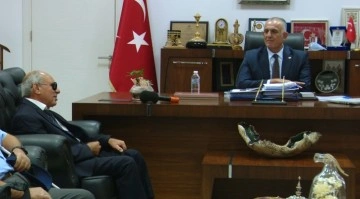 Bakan Çavuşoğlu, Kıbrıs Türk Engelliler Federasyonu yetkililerini kabul etti