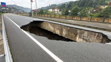 Doğu Karadeniz'de sağanak! Dereler taştı, heyelanlar oluştu, yollar kapandı