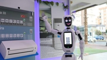 Yerli robot Daki klimacı oldu. İki yıldır klima satıyor. İşinden çok memnun olduğunu açıkladı